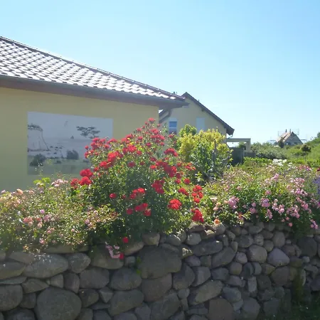 Haus Wildrose 펜션 *